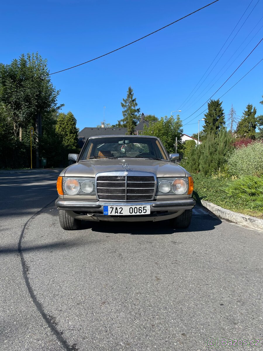 Mercedes-Benz W123, piáno, 2,4d - 2