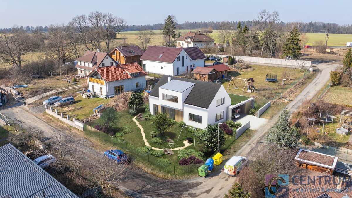 Prodej stavebního pozemku 810 m² – pohled 2