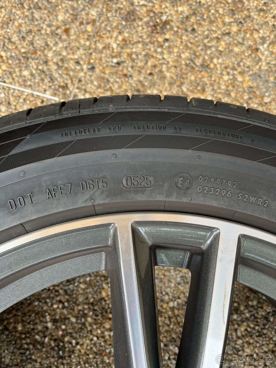Pneu 235/55 R19 - 2