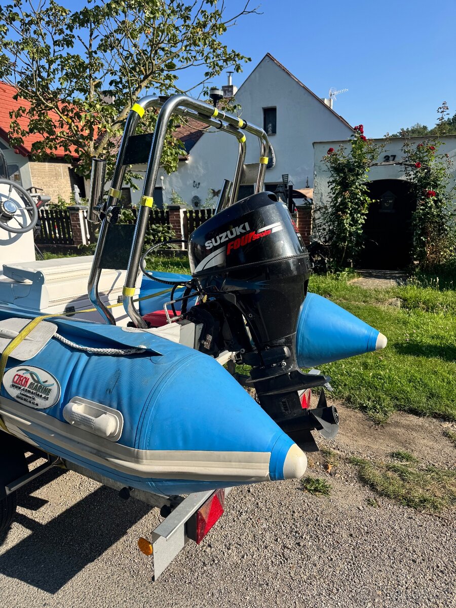 Prodám člun s motorem sutuki - 2
