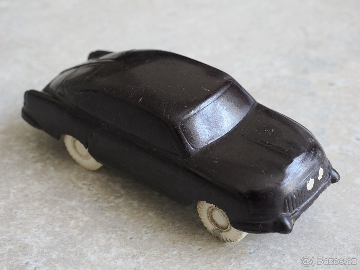 retro bakelitové autíčko Tatra 603 - 2