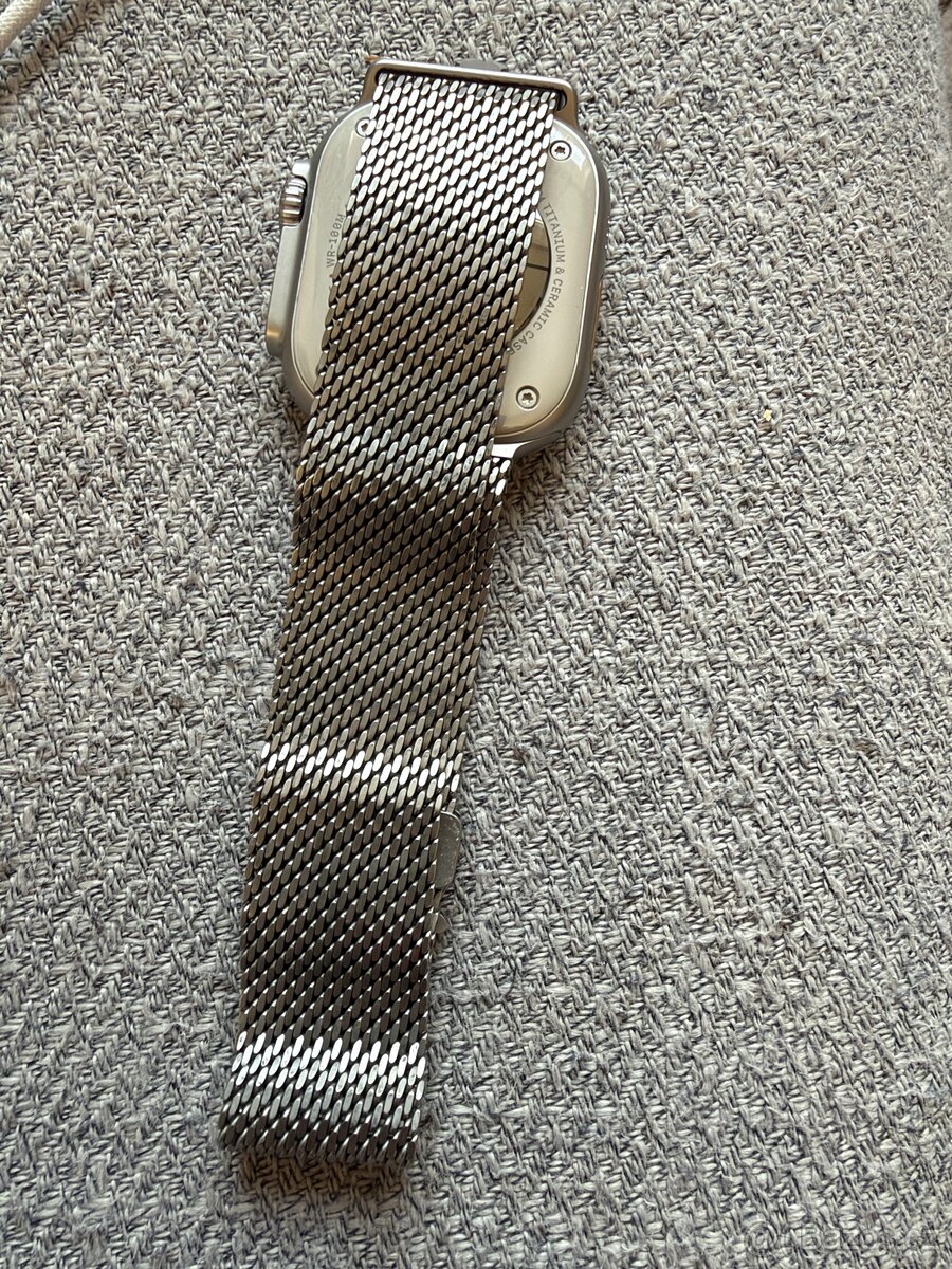 Apple Watch Ultra 2 - 2