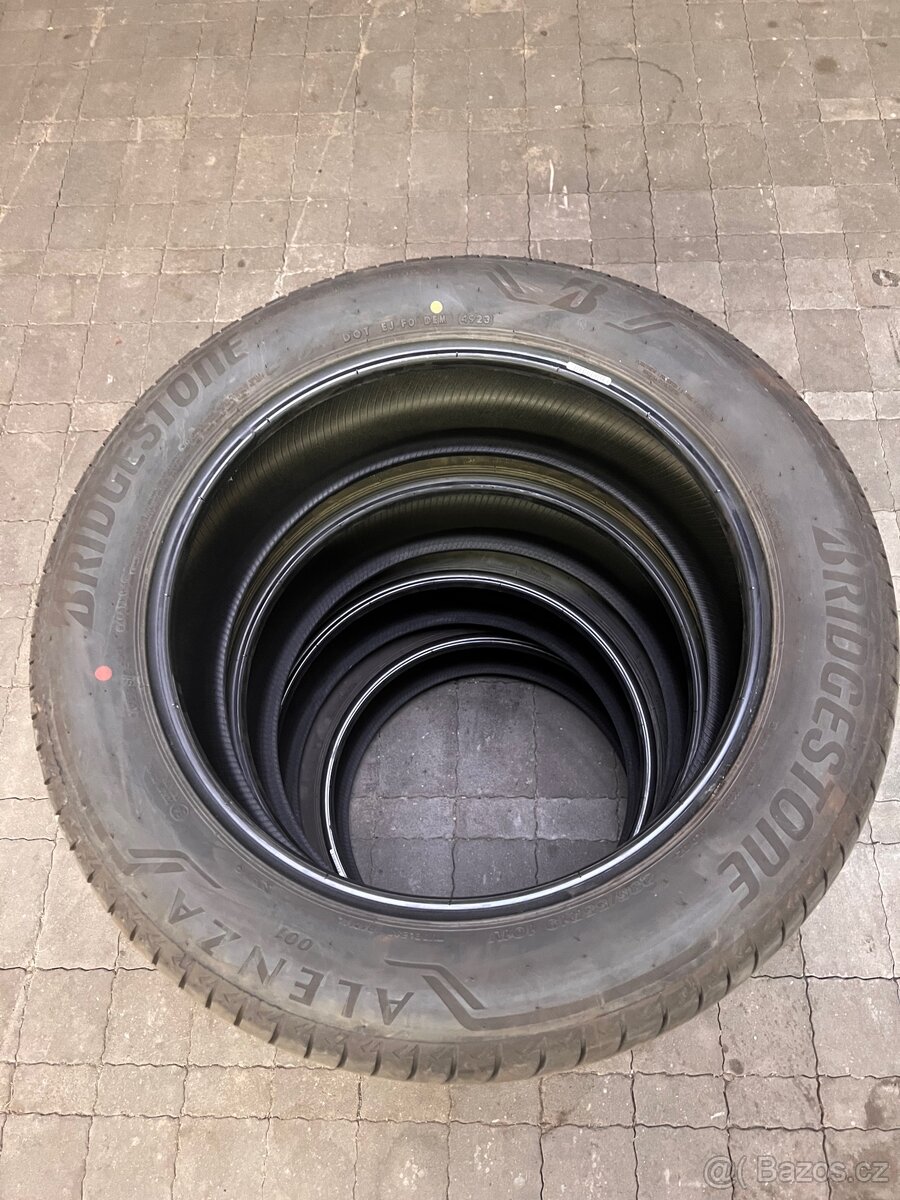 Bridgestone Alenza 235/55 R19 - 2