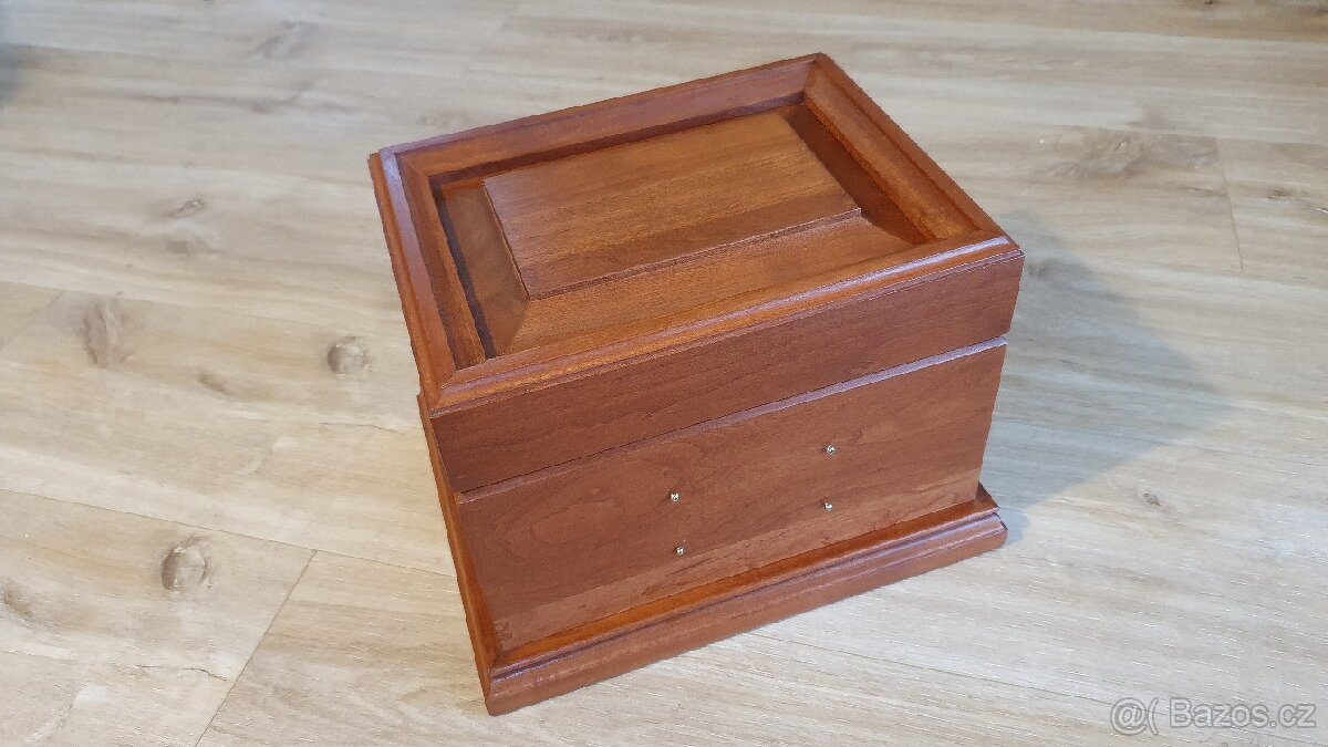Luxusní dřevěná truhla skříňka - 2