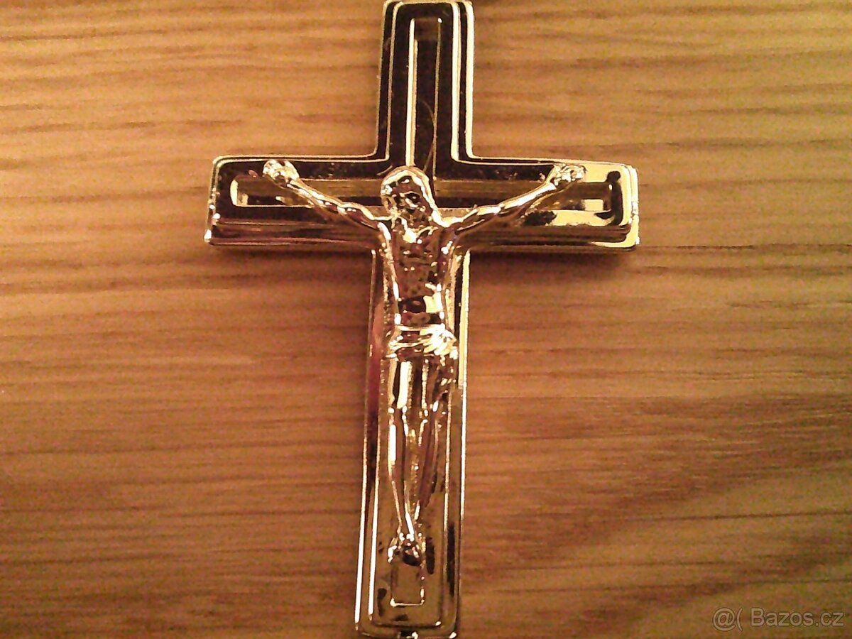 Velký křížek z chirurgické ocele - silně pozlacený 14 k - 2
