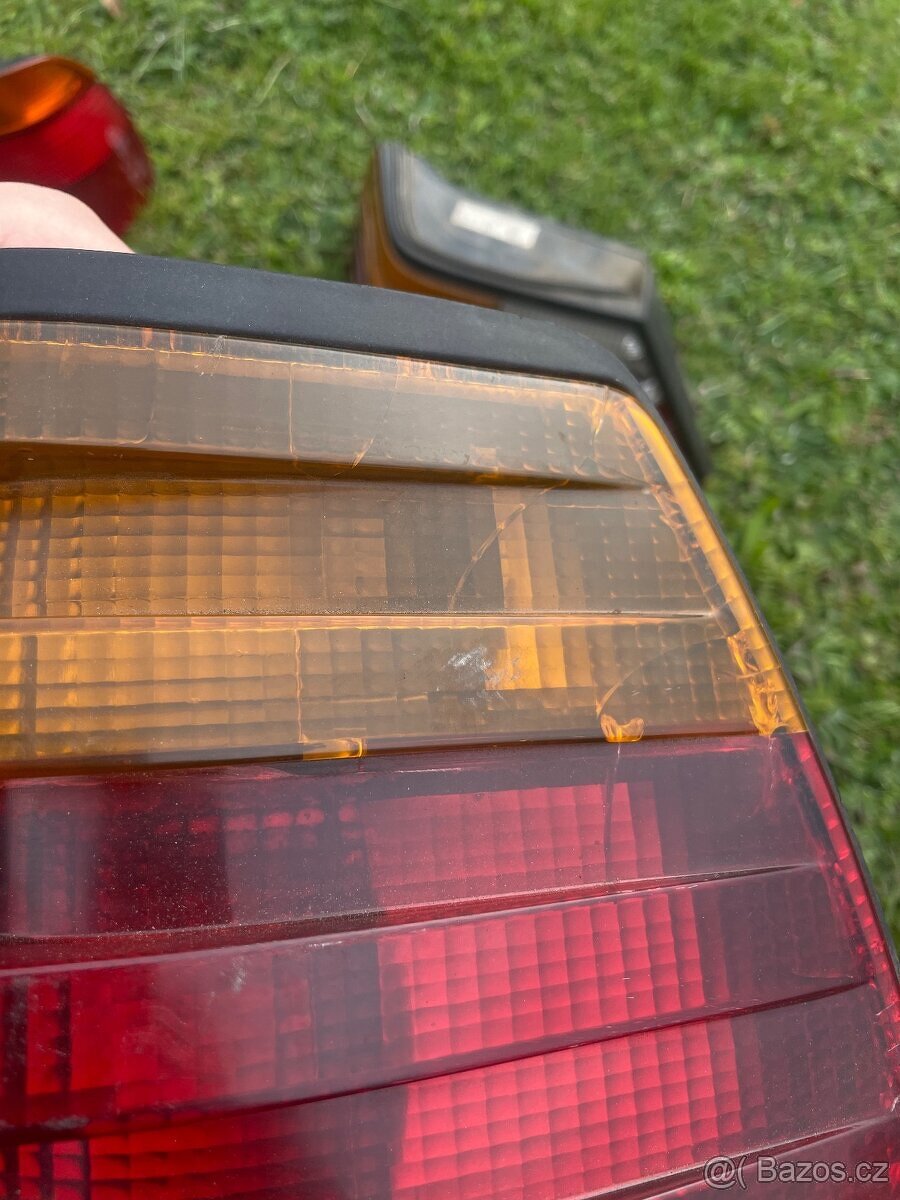 Mercedes-Benz W124 zadní světla - 2