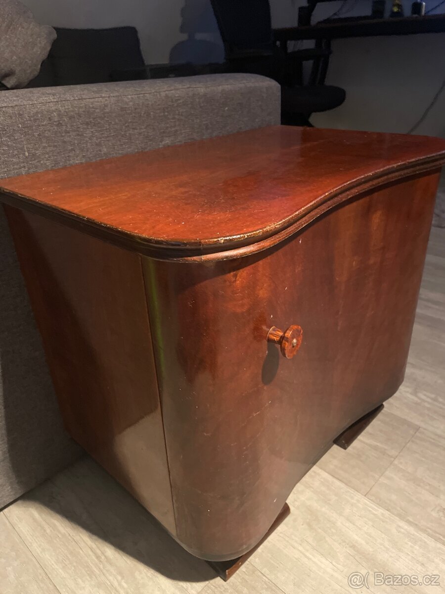 Dva kusy-noční stolky - 2