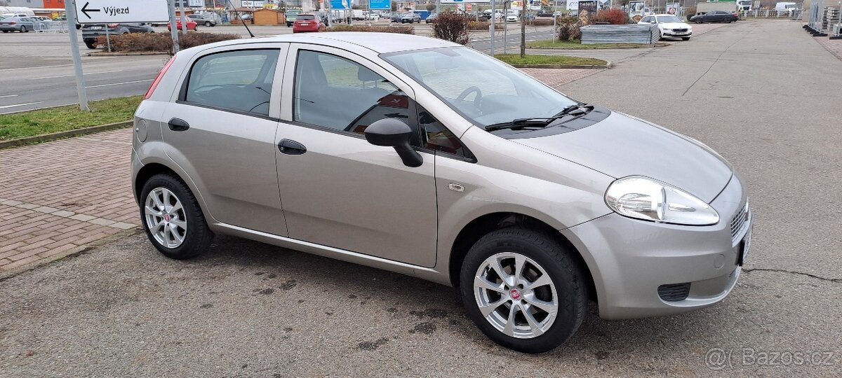 Fiat Grande Punto 1.2 najeto 78 000 km 1 maj. koupeno v ČR - 2