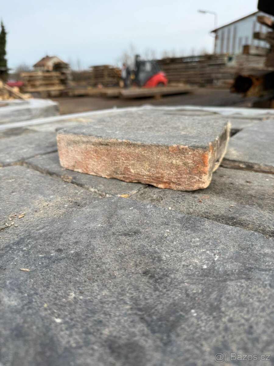 Půdovky-stará cihlová dlažba 23 - 2