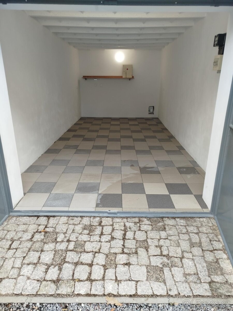 PRONÁJEM GARÁŽE - 2