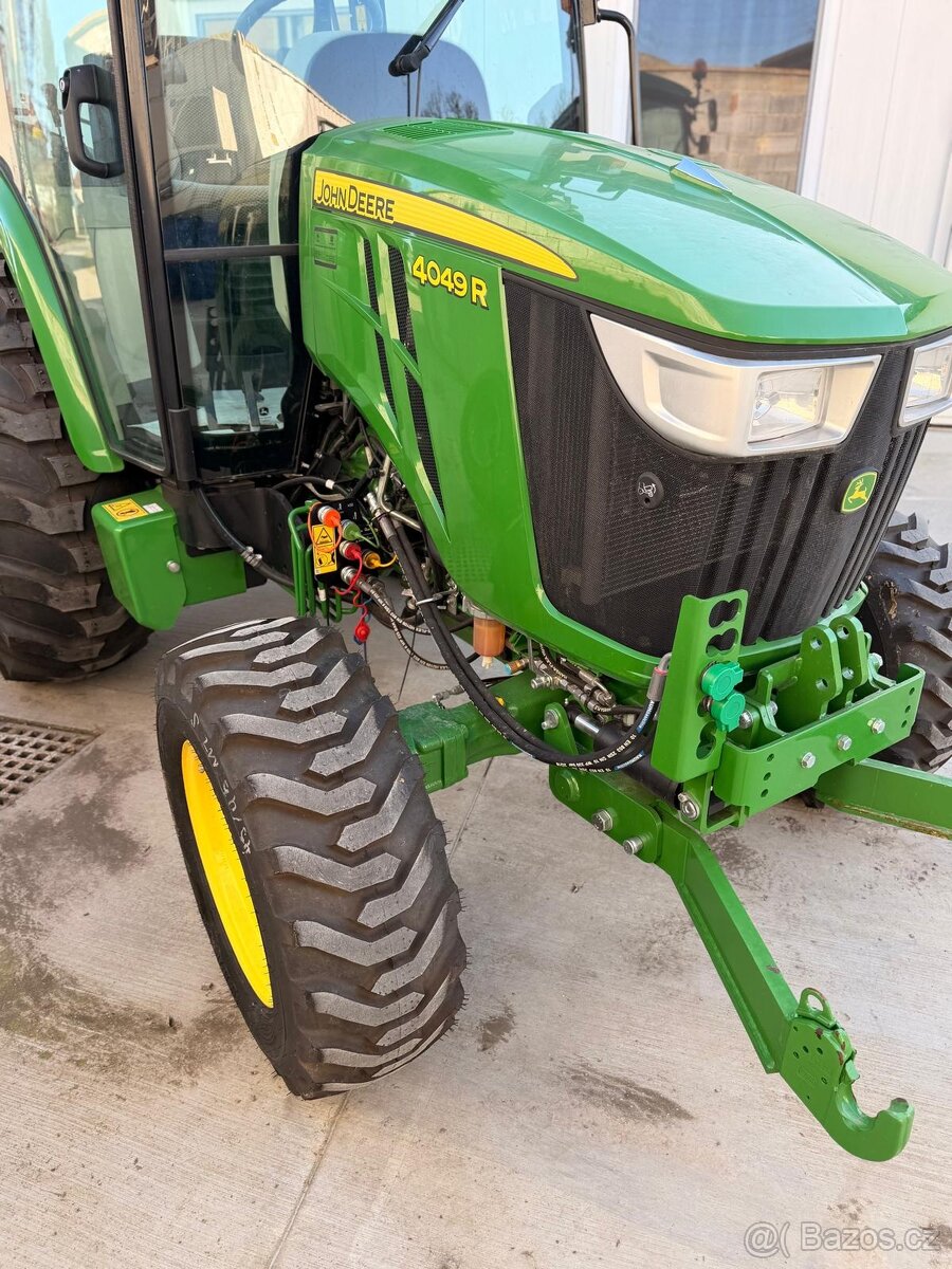 Malotraktor John Deere 4049R - TOP STAV - 2