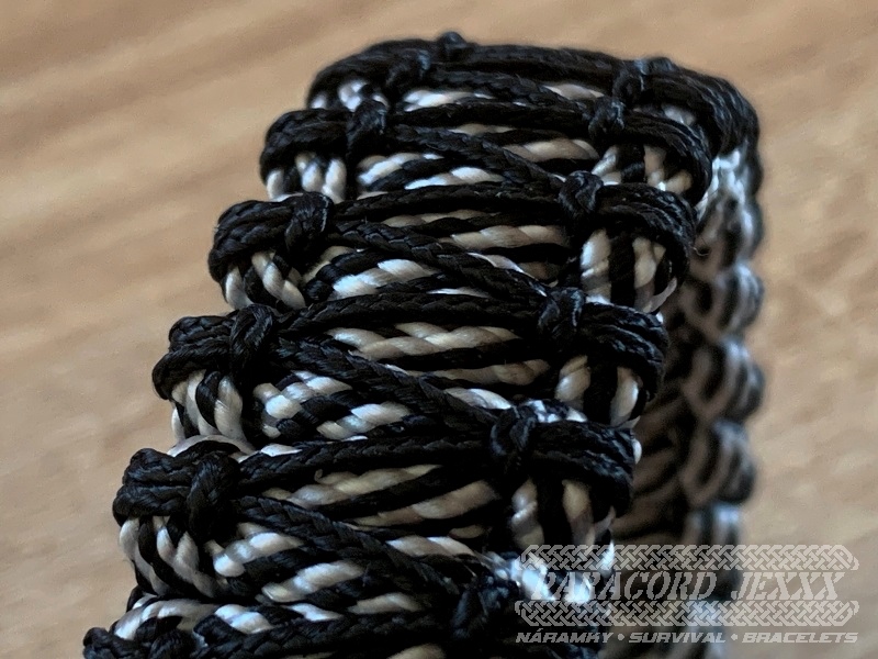 Paracord náramek (19 cm) black - white - 2