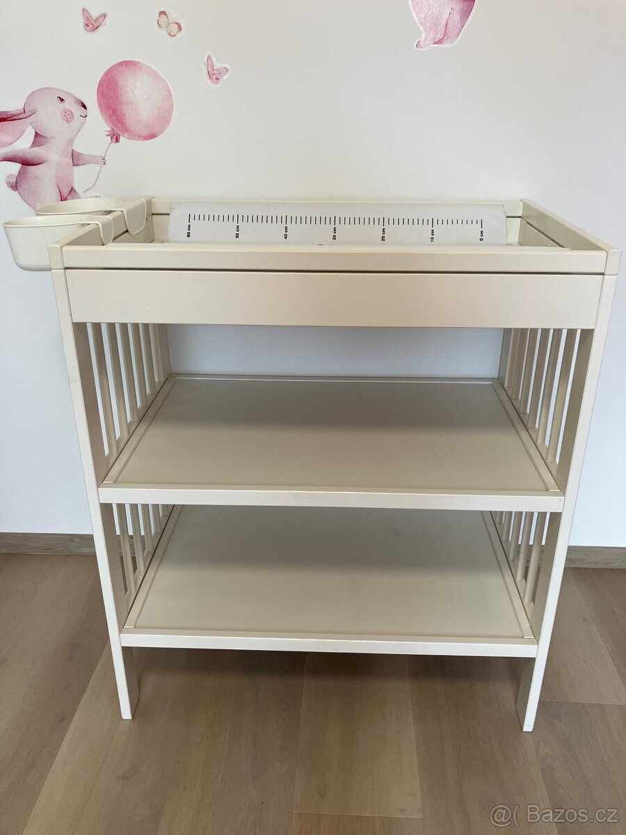 Přebalovací stůl s podložkou - 2