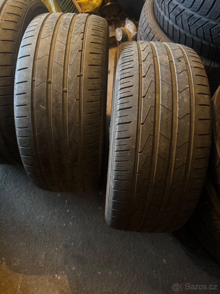 235/45R17 - 2