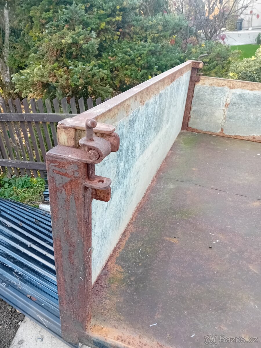 Třístranný sklápěč - 2