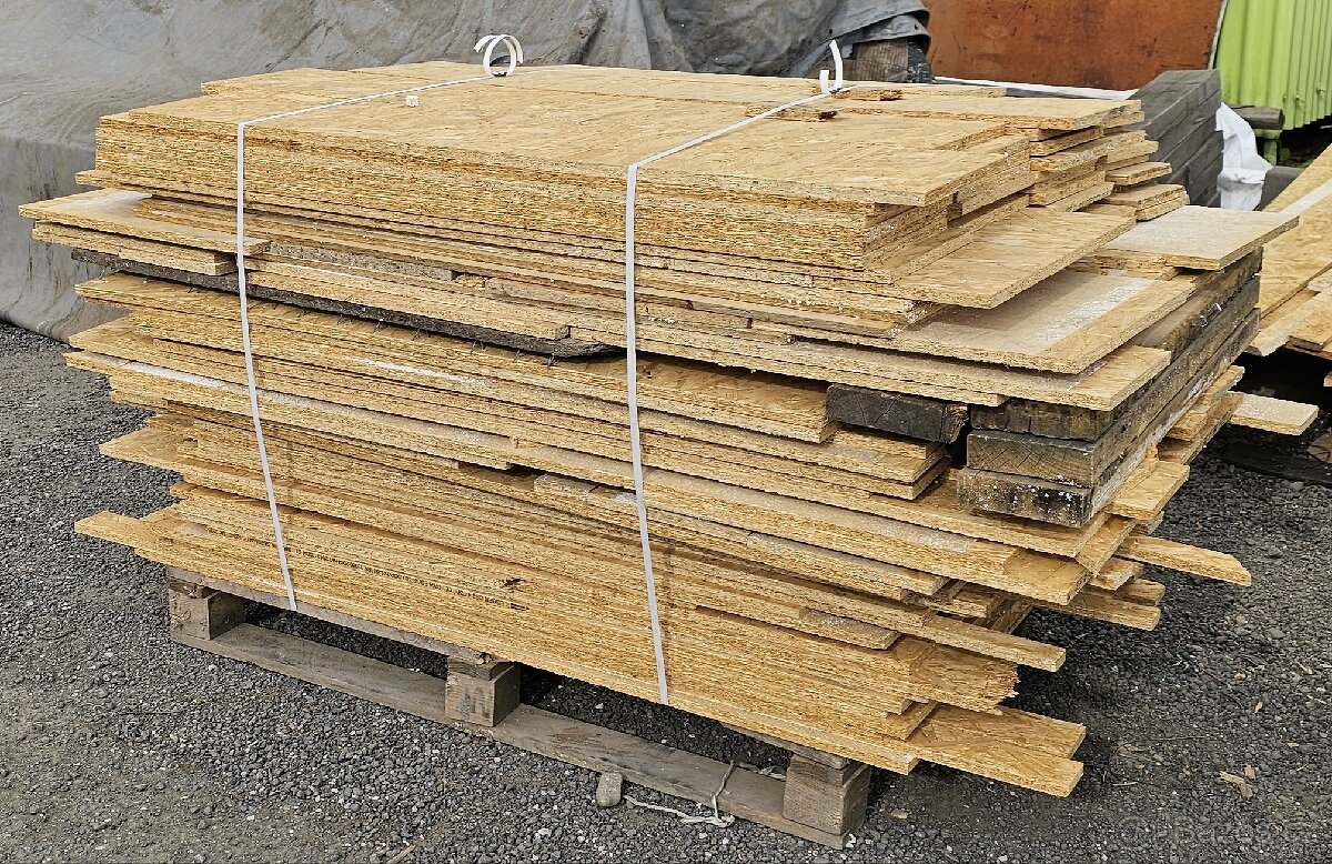 OSB ořezy na topení – balík 300 Kč + paleta 200 Kč - 2