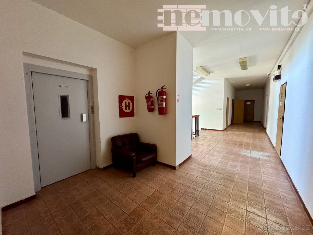 Pronájem kancelářských prostor v administrativní budově - H - 2