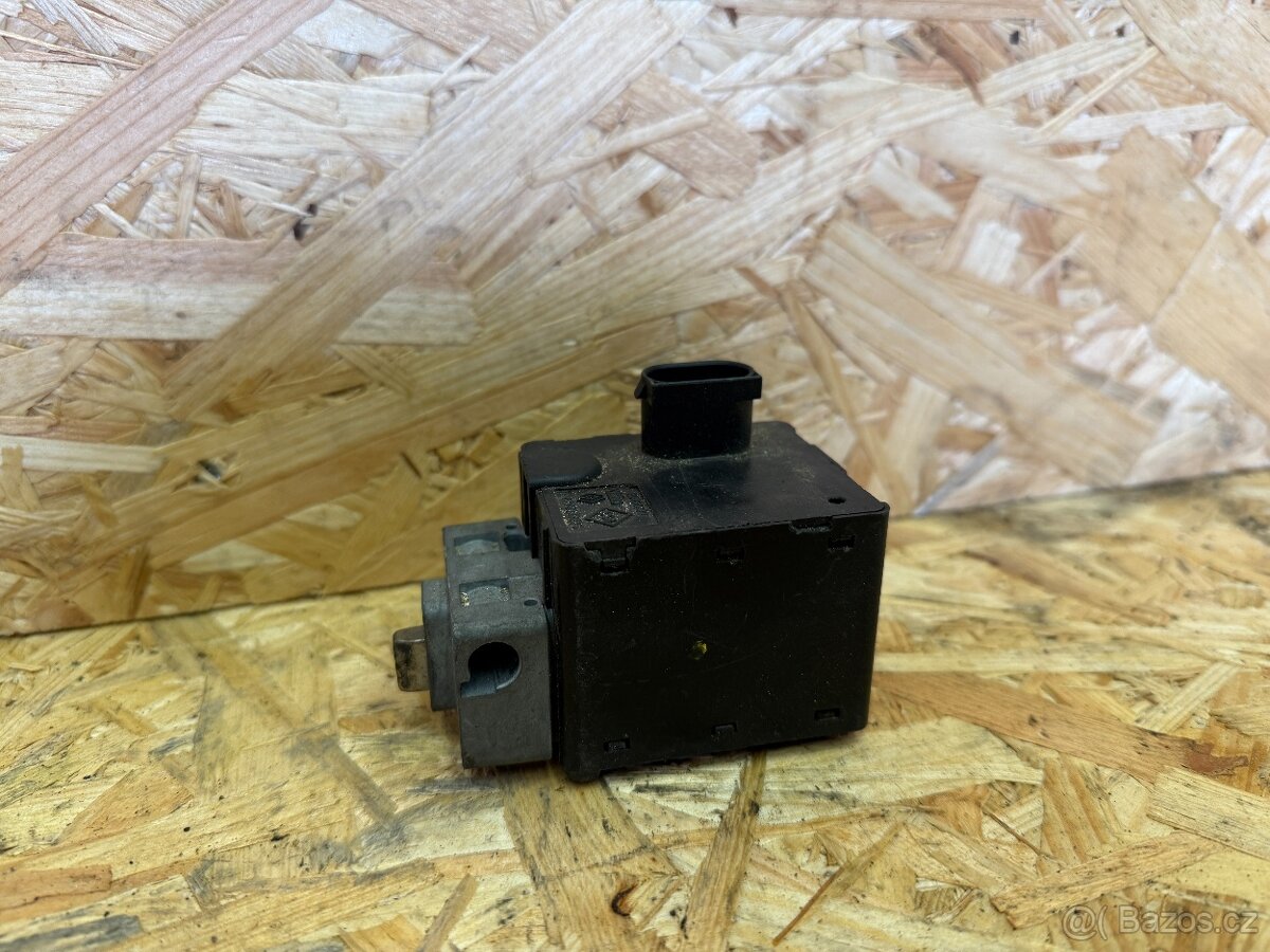 ZÁMEK VOLANTU RENAULT MEGANE 8200033233 - 2