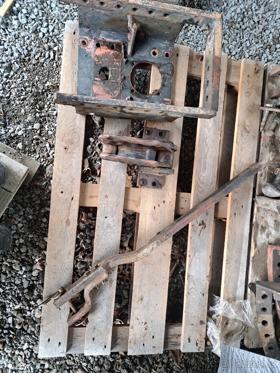 Zetor uřI konzola etážového závěsu a třetího bodu - 2