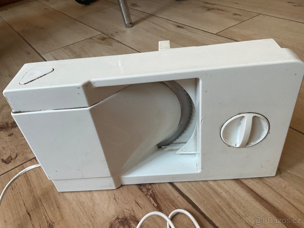 El.kráječ na chléb- Bosch - 2