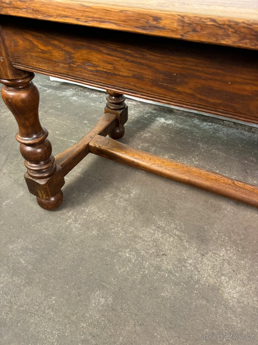Starožitný masivní jídelní stůl (137011) - 2