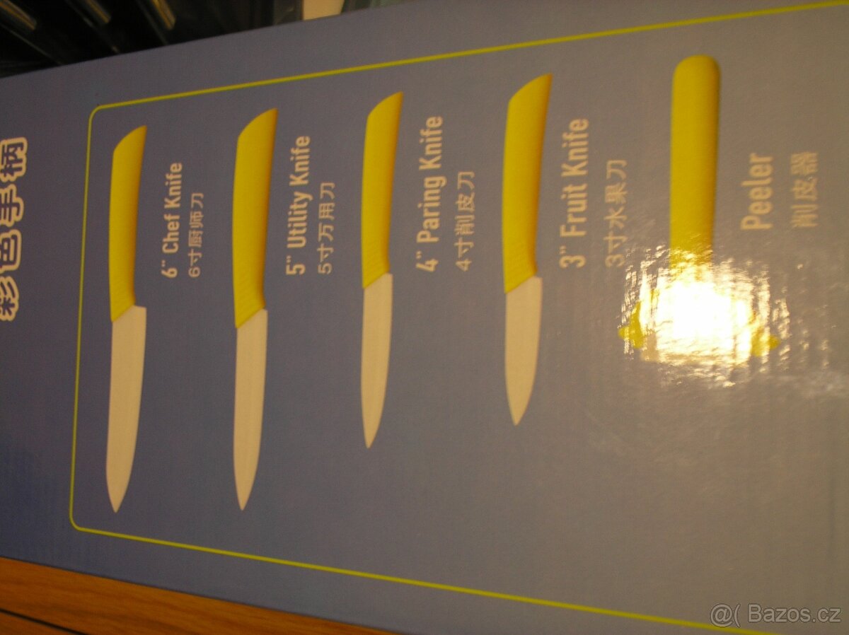 Prodám keramické kuchyňské nože, škrabku a stojan - 2