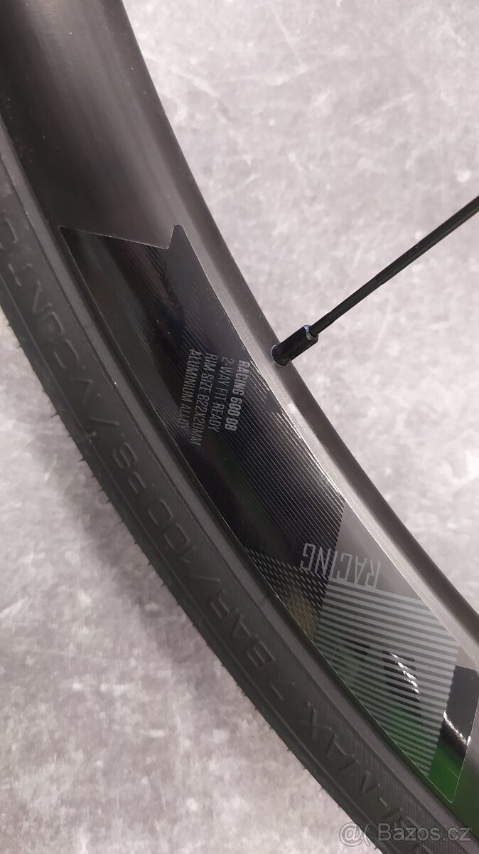 Silniční výplety Fulcrum Racing 600DB, Pláště Vittoria - 2