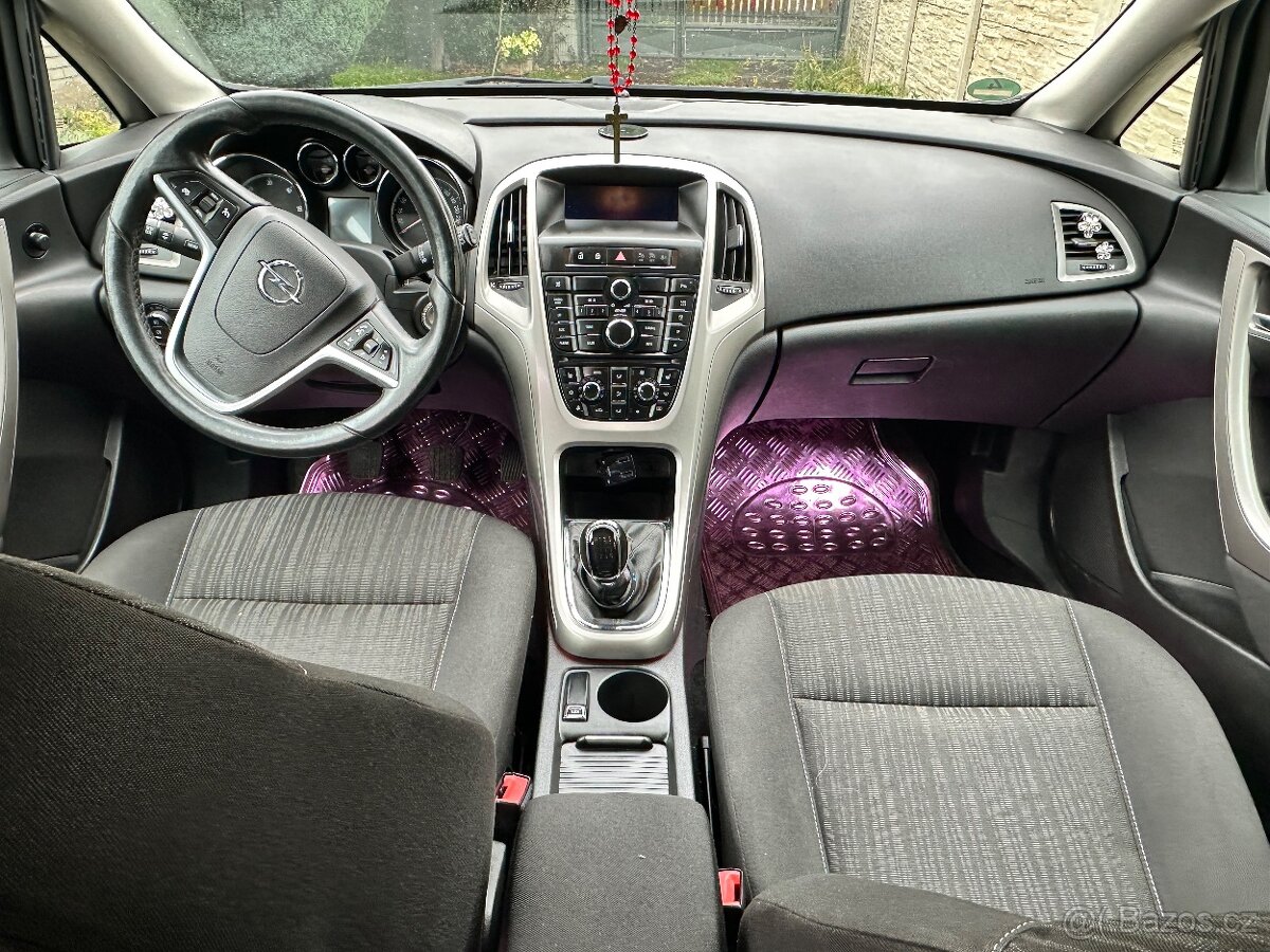 Opel Astra J sports tourer - 2