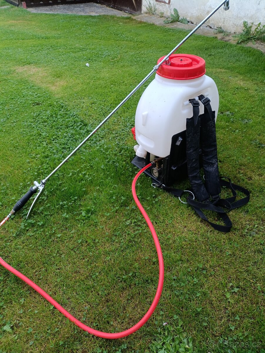 Motorový postřikovač HECHT - 2