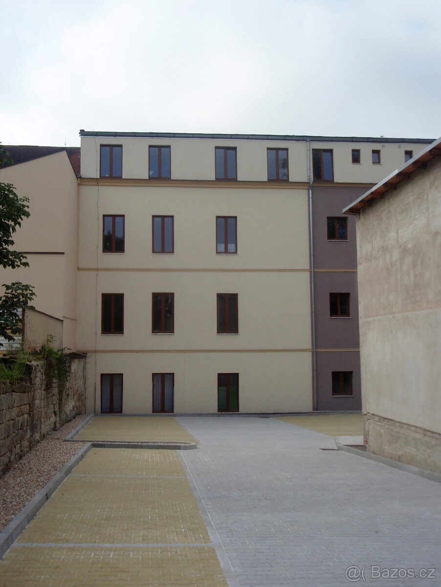 Parkovací stání v centru České Lípy - 2