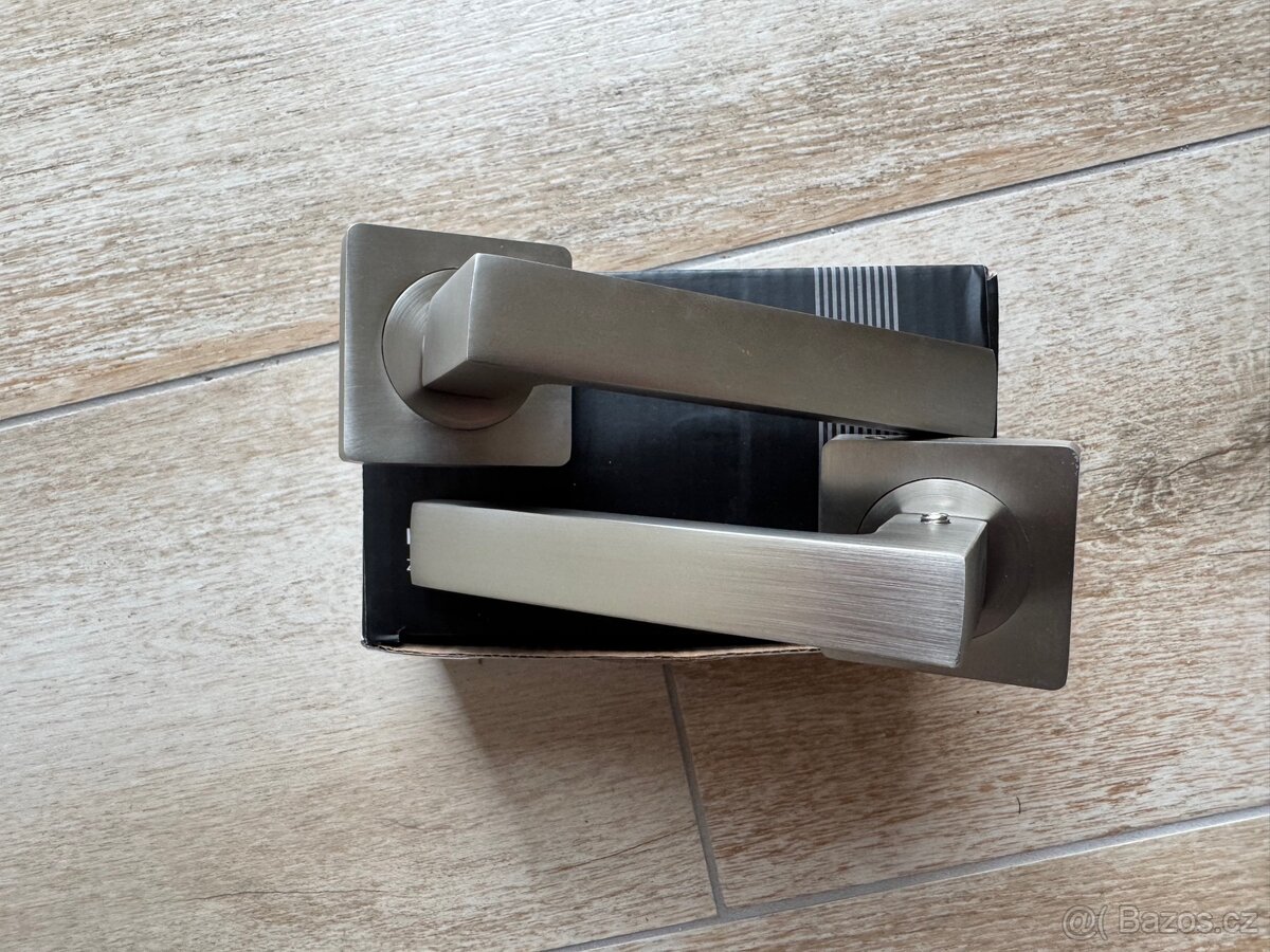 Dveřní kování, nové - 4ks - 2