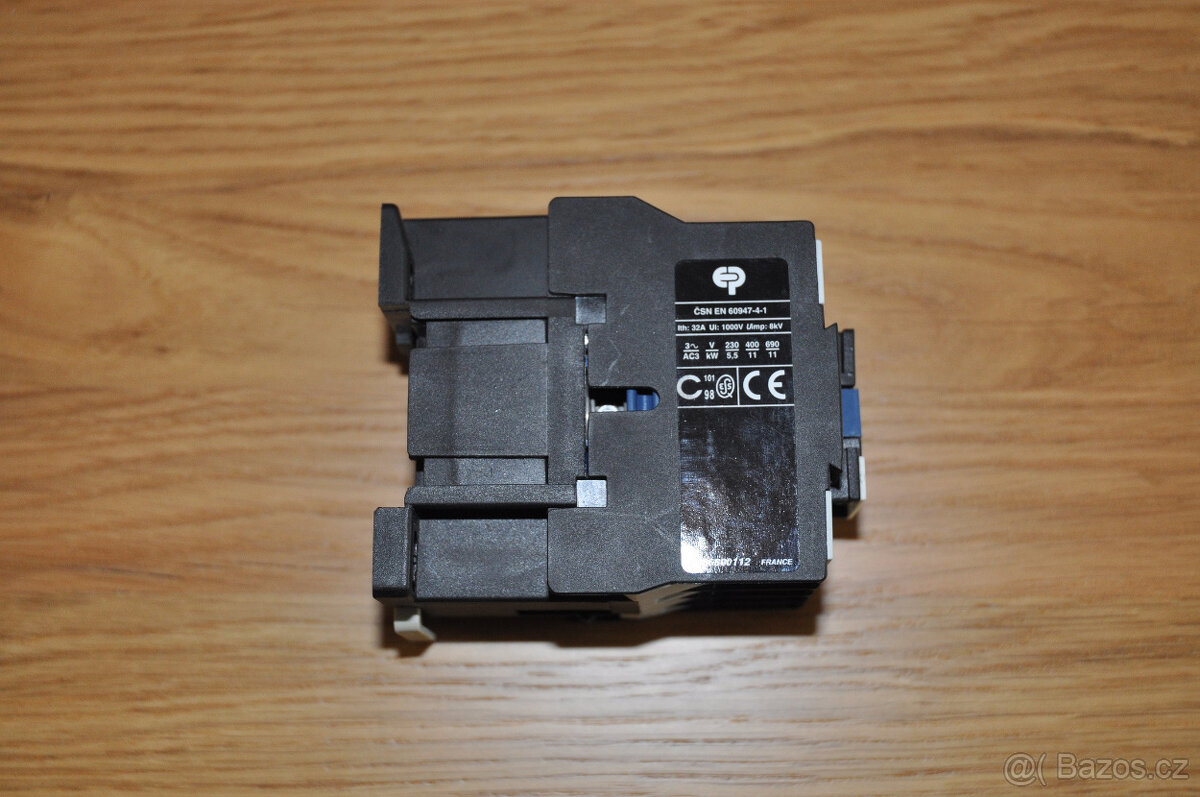 Stykač EP1C23110D7 - 2