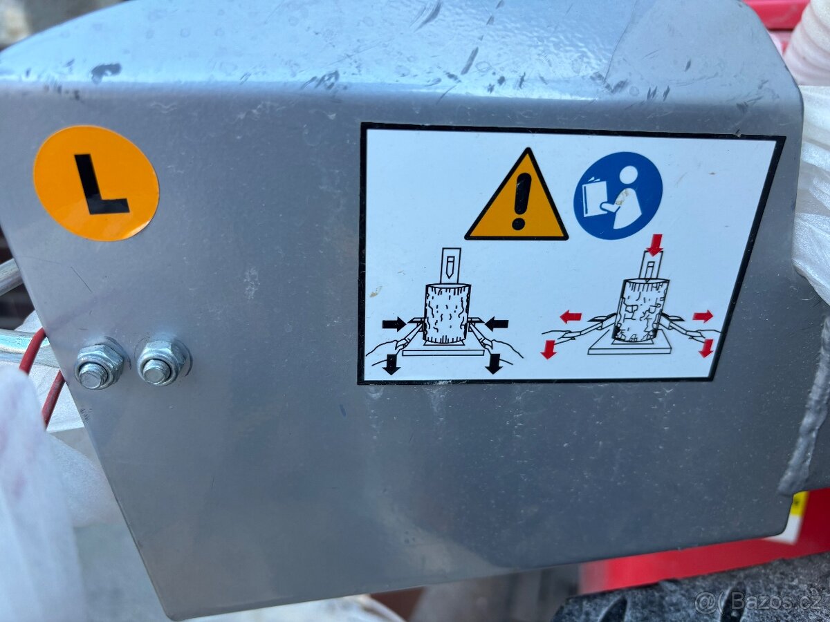 Štípačka dřeva - 2