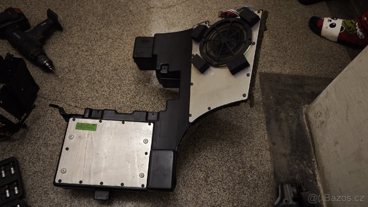 Audi A4 B5 BOSE subwoofer - 2