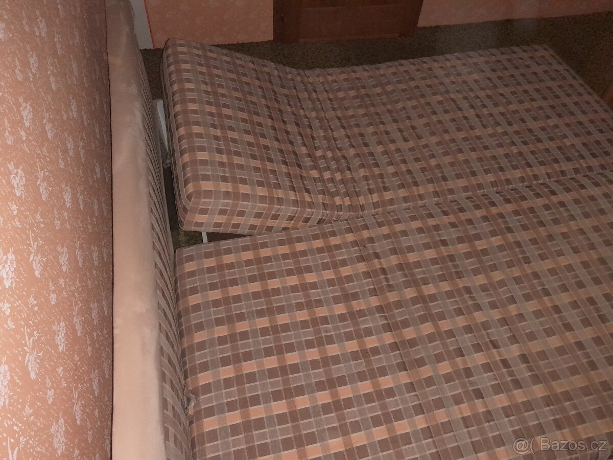 Manželská čalouněná postel 180x200 - 2