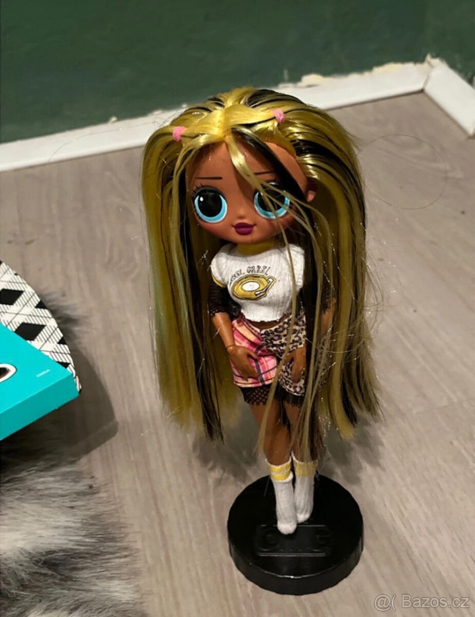 LOL Omg Alt Grrrl – chybí 1 naušnice“ - 2