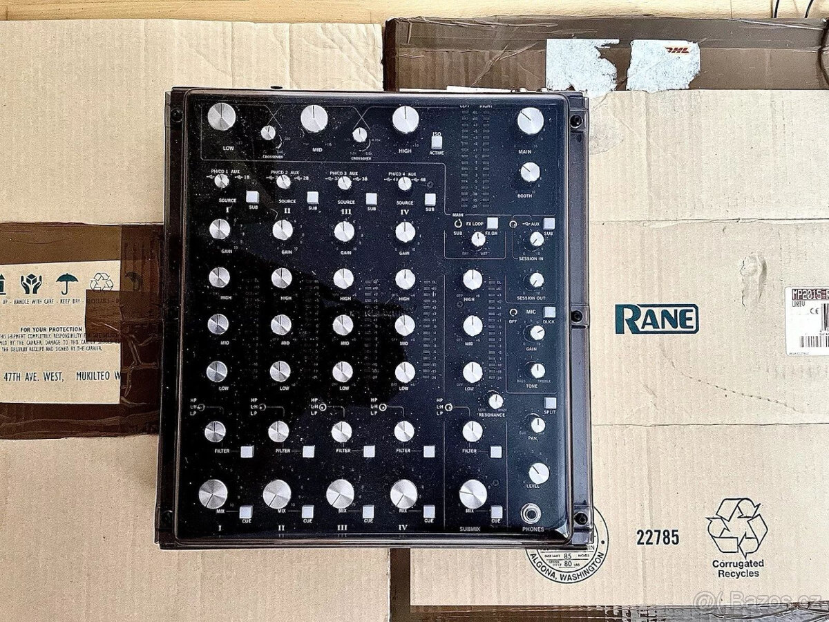 Rane MP2015 s originálním balením a ochranným krytem na desk - 2