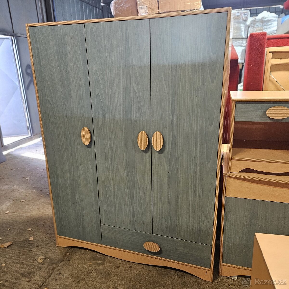 Prodám zachovalou stěnu - 2