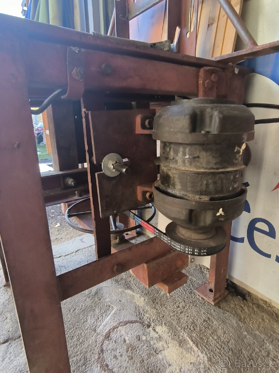 PRODÁM PROFI FRÉZU Z FRÉZKAMI - 2