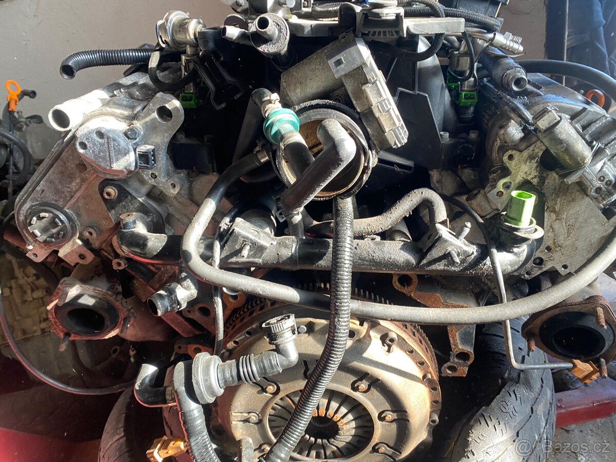 Prodám motor 2.4 V6 121KW - 2