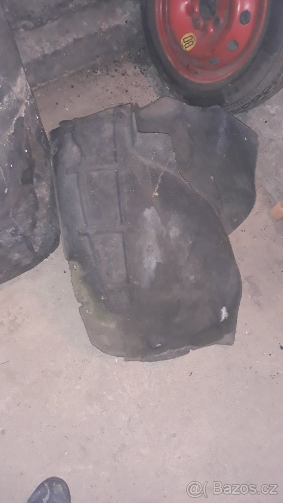 Škoda Octavia II levý přední podběh, nadkolí - 2