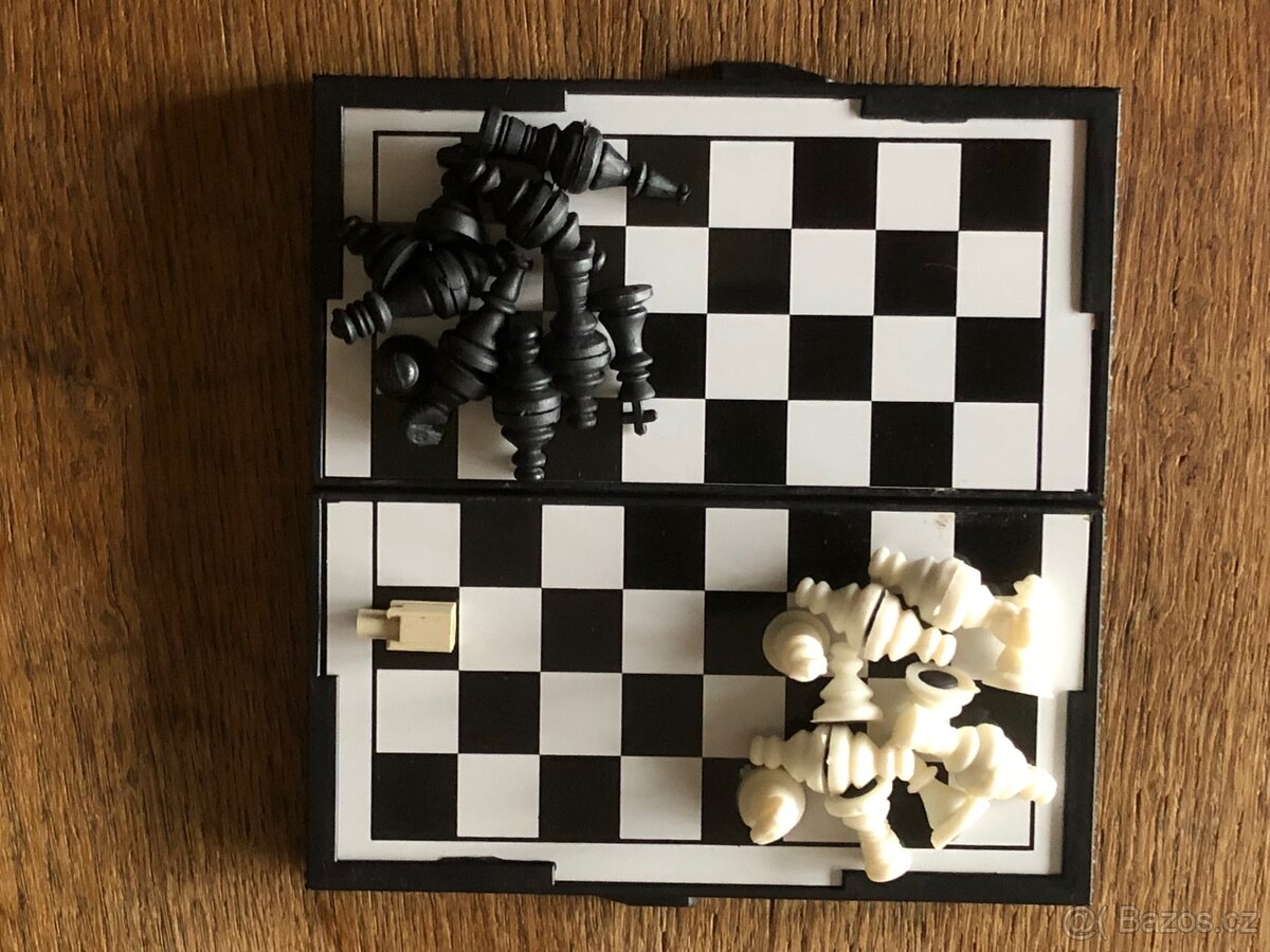 Cestovní hry Šachy a Backgamon - 2