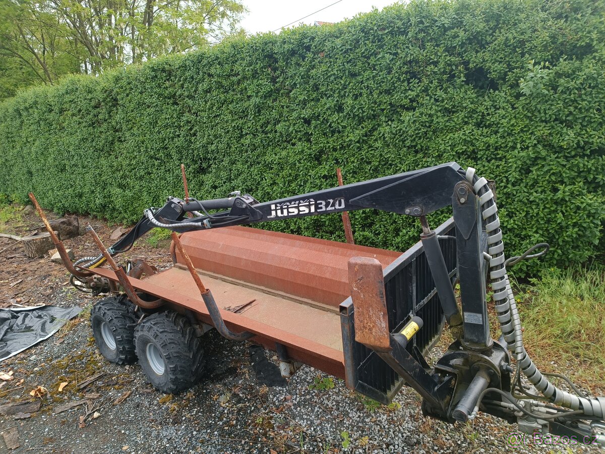 Malotraktor Belarus 320.4 s vyvážečkou - 2