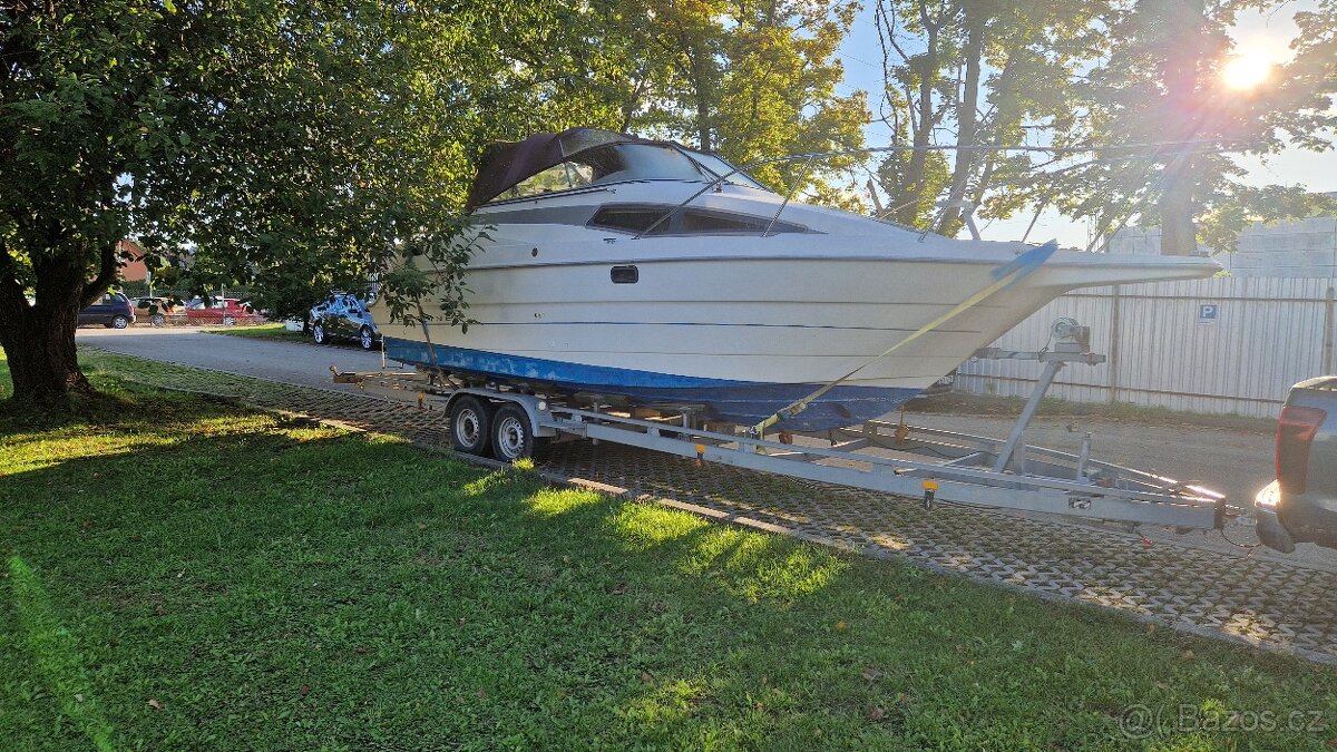 Bayliner Ciera 2655 + vlek 3.5T - posezónní sleva - 2