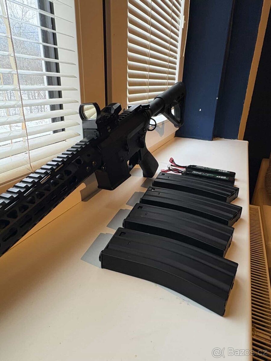 Airsoft M4 ECU + drobnosti - 2