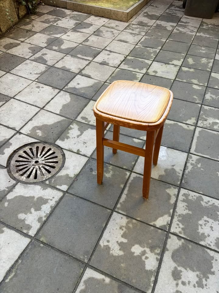 Stolička dřevěná - 2