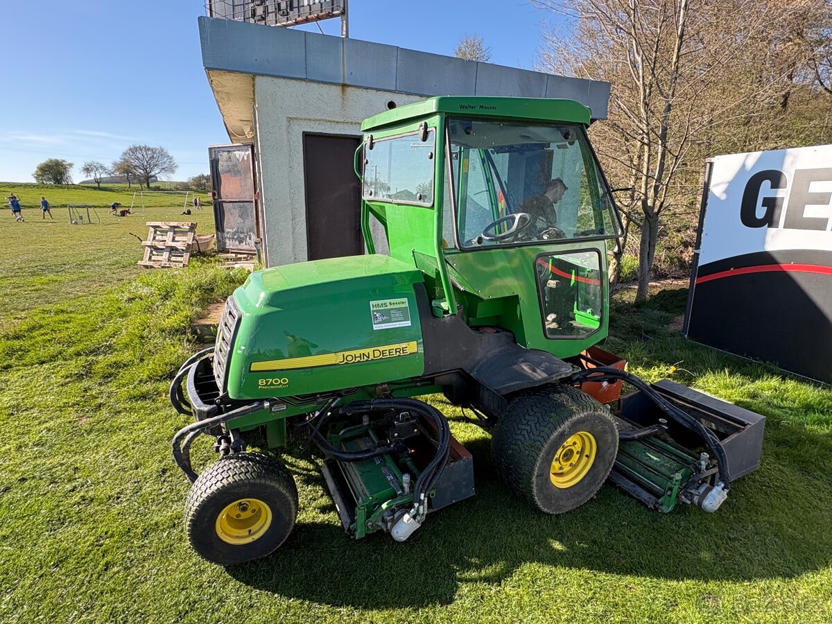 Vřetenová sekačka John Deere 8700 - 2