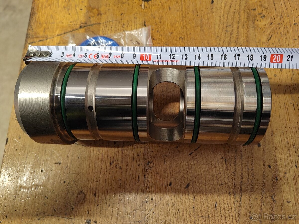 Pouzdro na atlas copco sb102 - 2