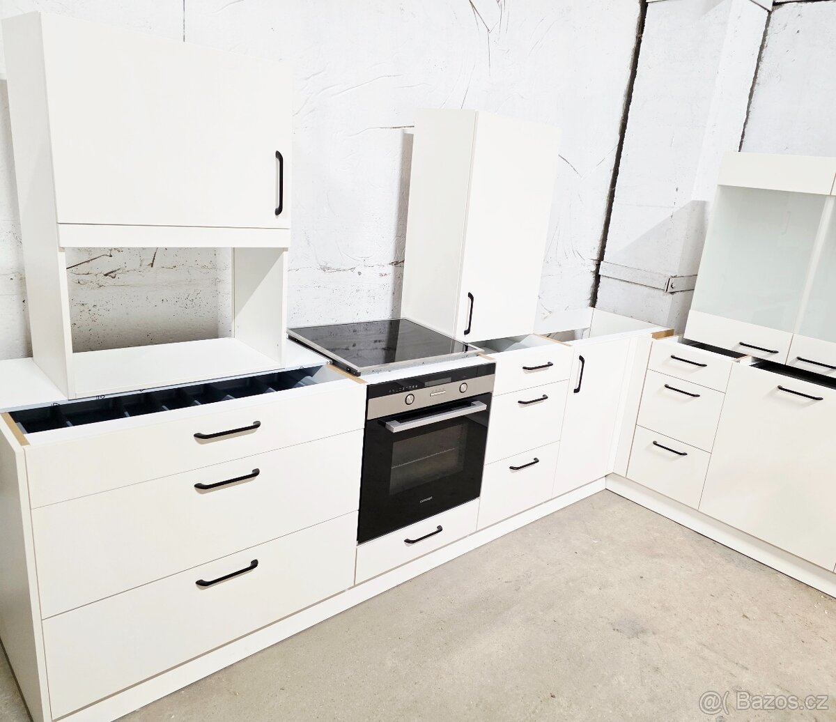 Kuchyňská linka se spotřebiči (téměř nová) - 2