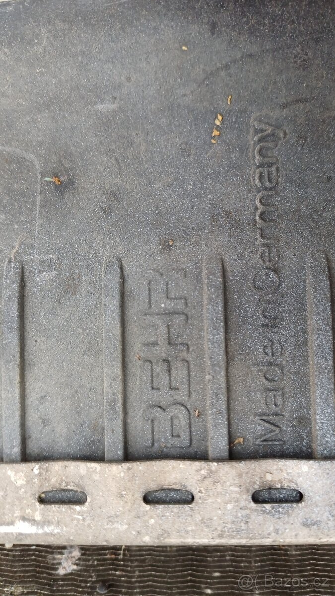 chladič vyndaný z BMW e38 318is téměř nový - 2